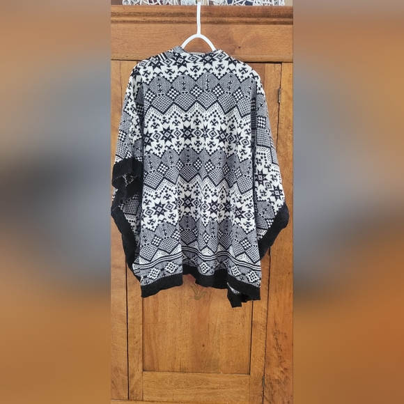 Womens onesize poncho - Picture 2 of 3
